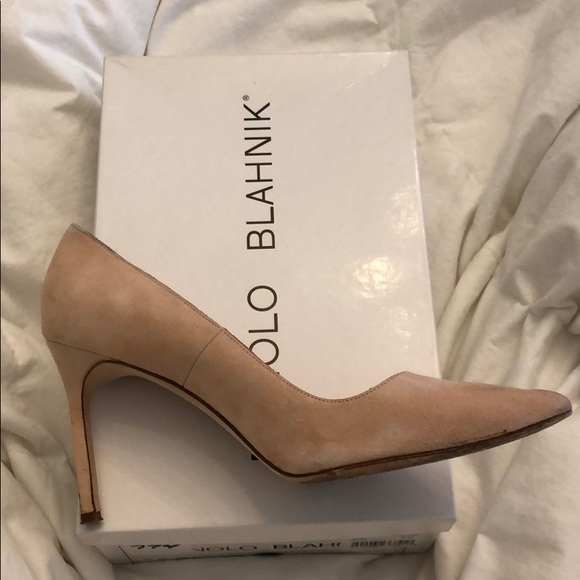 Blush suede Manolo Blahnik heels - Picture 6 of 8